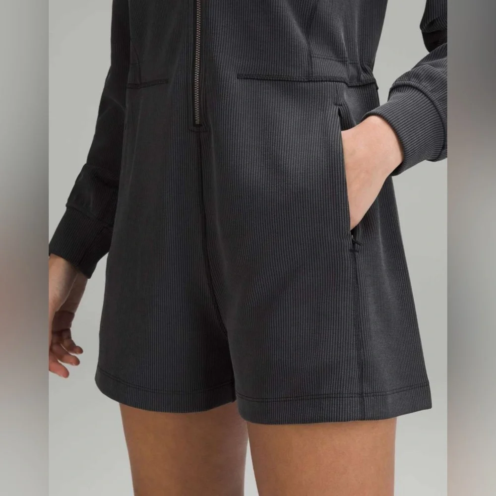 Lululemon Ribbed Softstreme Long Sleeve Romper Shorts‎ Zipper Pockets Black Sz 8